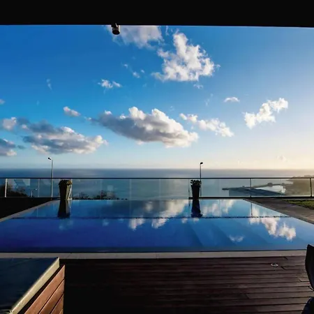 Luxury Of The Villa And The Amazing Pool *