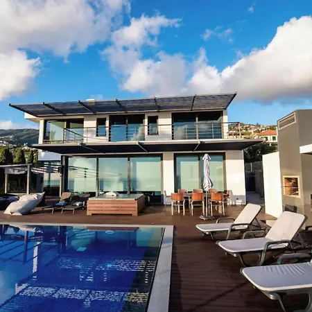 Luxury Of The Villa And The Amazing Pool *